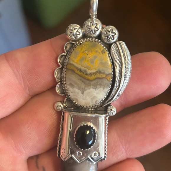 Sterling silver Native American bumblebee jasper & onyx signed bear claw pendant - Picture 8 of 9